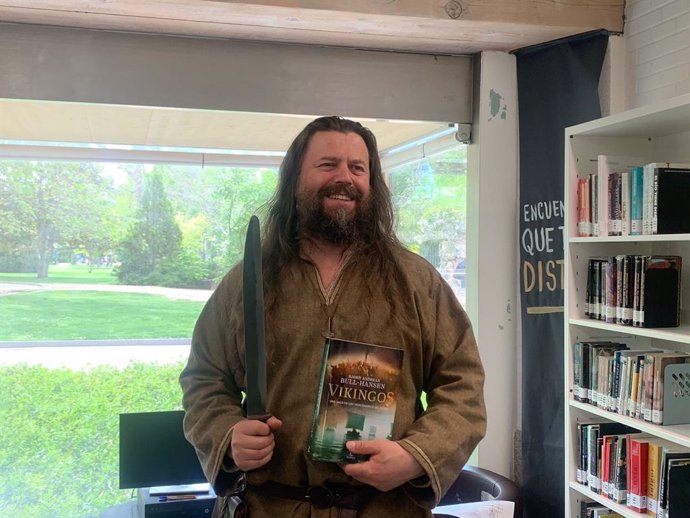 El 1º libro de la saga'Vikingos' de Bull-Hansen llega por primera vez a España."Quiero llevarte a la Edad Vikinga y que la veas"