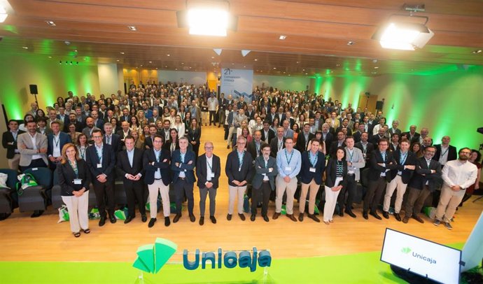 Los principales responsables del banco, encabezados por el presidente, José Sevilla, y el CEO, Isidro Rubiales, han analizado el posicionamiento global de la entidad en el nuevo entorno, abordando áreas clave como la eficiencia operativa.