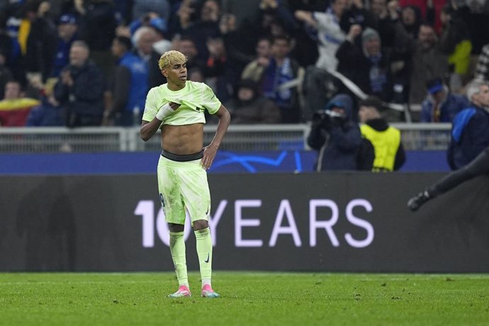 Lamine Yamal of FC Barcelona laments during the UEFA Champions League 2024/25 Semi Final First Leg match between FC Internazionale Milano and FC Barcelona at Giuseppe Meazza Stadium on May 06, 2025 in Milan, Italy.