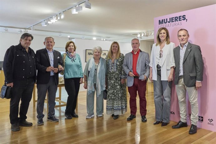 Inauguraición de 'Escrito por mujeres. Rastros literarios' en la Sala Zaida