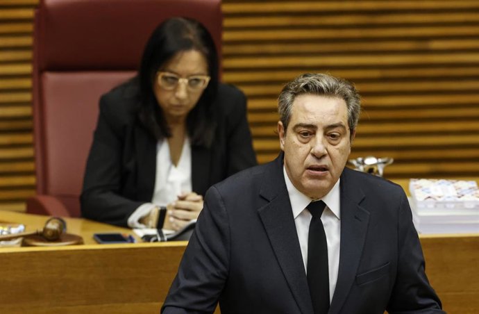 Archivo - El síndic de Vox en Les Corts, José María Llanos, interviene durante una sesión plenaria