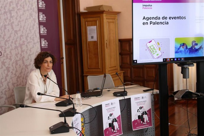 La concejala de Comercio, Judith Castro, durante la presentación de Impulsa Palencia