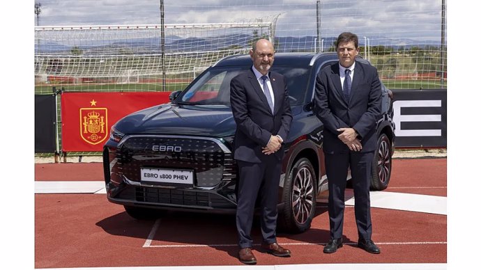 El presidente de la RFEF, Rafael Louzán, y el CEO de Ebro, Pedro Calef.