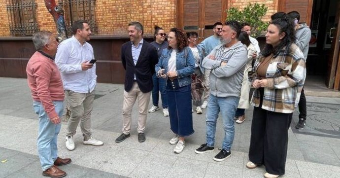 El secretario de Organización del PSOE de Huelva, Francisco Baluffo, junto al secretario general del PSOE de Nerva, Josema Domínguez.