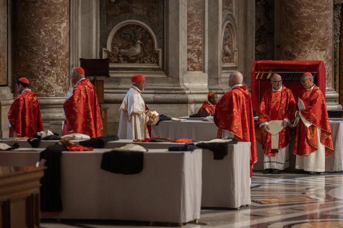 Cardenales participantes en el cónclave para designar al nuevo Papa.