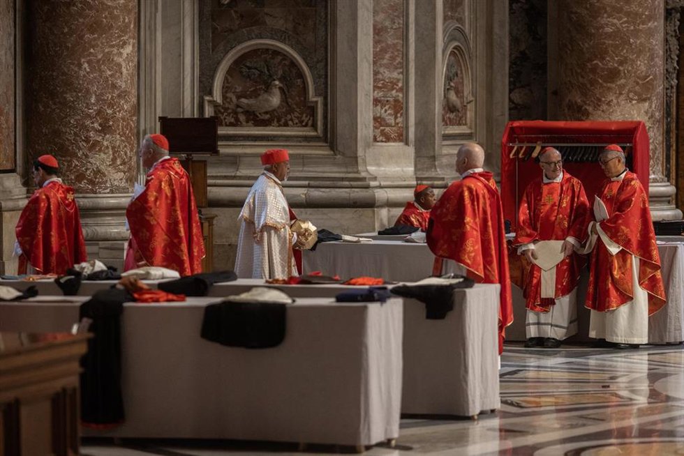 Cardenales participantes en el cónclave para designar al nuevo Papa.