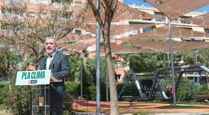 Jaume Collboni presentando el 'Programa d'Ombres' de Barcelona.
