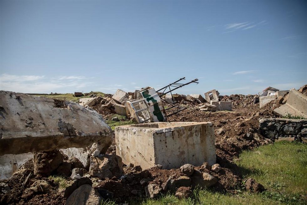 Archivo - Restos de una supuesta base rusa bombardeada por Israel en Koya, Siria
