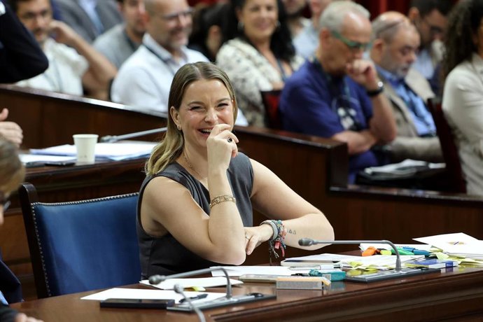 Archivo - La presidenta del Govern Balear, Marga Prohens, durante un pleno.