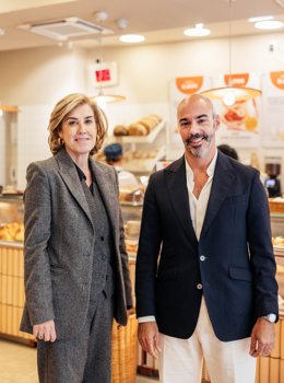 La consejera delegada de Grupo Rodilla, María Carceller Arce, y el fundador y consejero delegado de la cadena portuguesa, Nuno Carvalho