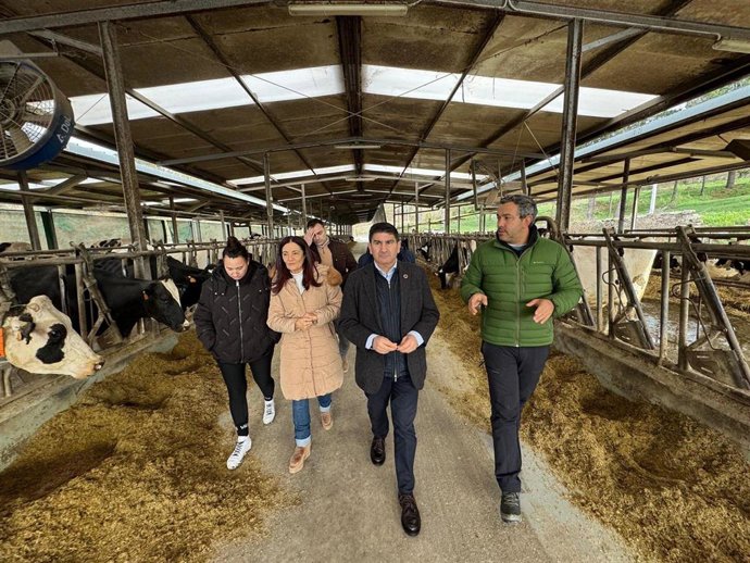 El delegado del Gobierno en Galicia, Pedro Blanco, en una visita a instalaciones del sector agroalimentario