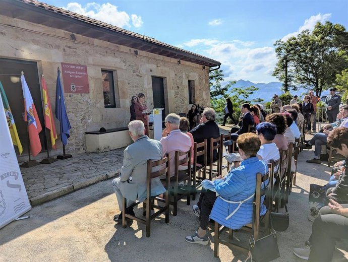 La Delegación del Gobierno homenajea en Rasines a la familia Montes Maza, víctimas del exilio y la represión
