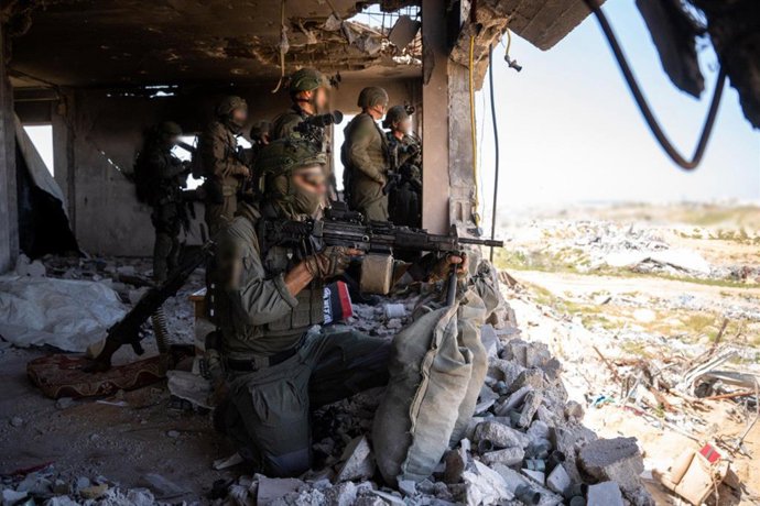 Tropas israelíes desplegadas en el sur de la Franja de Gaza