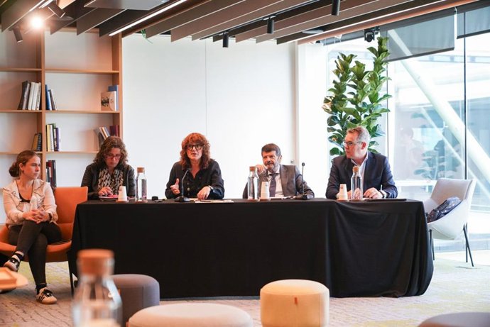 La primera teniente de alcaldía, Laia Bonet, ha presidido la primera sesión de la Comisión de Obras y Movilidad.