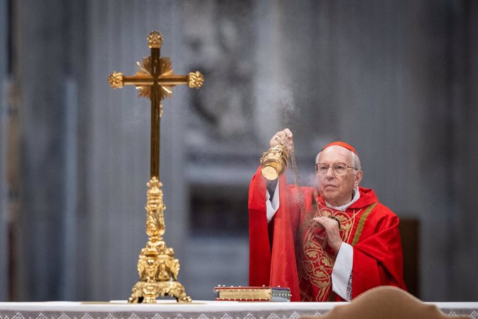 07 May 2025, Vatican, Vatican City: Cardinal Giovanni Battista Re celebrates the "Pro Eligendo Romano Pontfice" final Mass with cardinals before the Papal Conclave to elect a new pope at St. Peter's Basilica. Photo: Stefano Costantino/SOPA Images via ZUMA