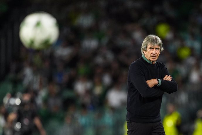 Manuel Pellegrini, head coach of Real Betis, looks on during the UEFA Europa Conference League Quarter Final First Leg, football match played between Real Betis and Jagiellonia Bialystok at Benito Villamarin stadium on April 10, 2025, in Sevilla, Spain.