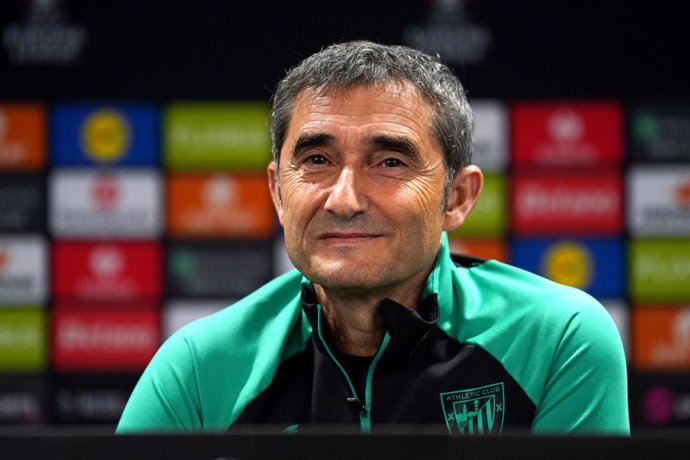 07 May 2025, United Kingdom, Manchester: Athletic Bilbao head coach Ernesto Valverde attends a press conference at Old Trafford, ahead of Thursday's UEFA Europa League semi final second match soccer match against Manchester United. Photo: Martin Rickett/P