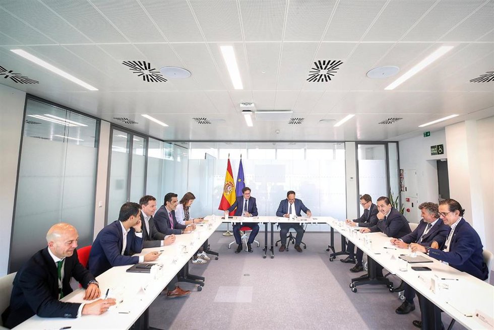 El ministro para la Transformación Digital y de la Función Pública, Óscar López, reunido con las principales empresas españolas vinculadas a la ciberseguridad