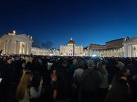 El elevado número de cardenales, la meditación y el procedimiento, posibles causas del retraso en la primera fumata