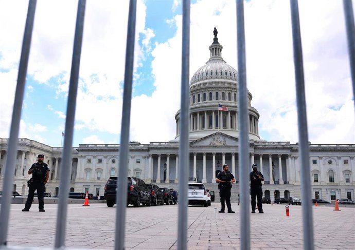 Agentes de policía en el Capitolio de Estados Unidos