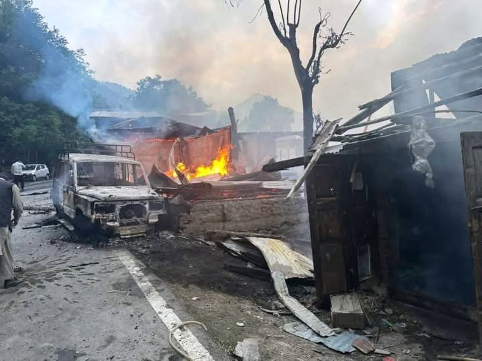 Casas destruidas por los bombardeos pakistaníes en el sector Uri de Cachemira del Norte, Jammu y Cachemira, India, el 7 de mayo de 2025