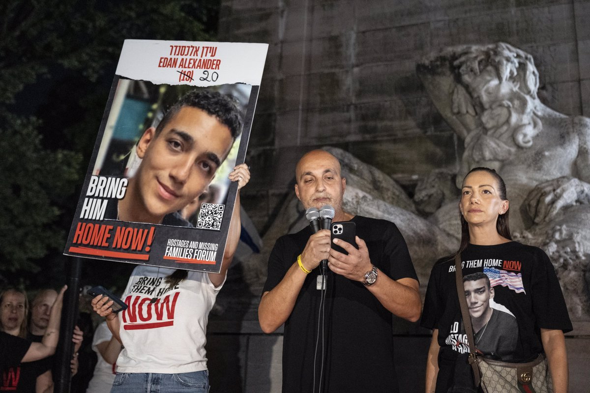 Guerra Gaza | Directo: Hamás confirma la liberación del rehén israelí-estadounidense Edan Alexander