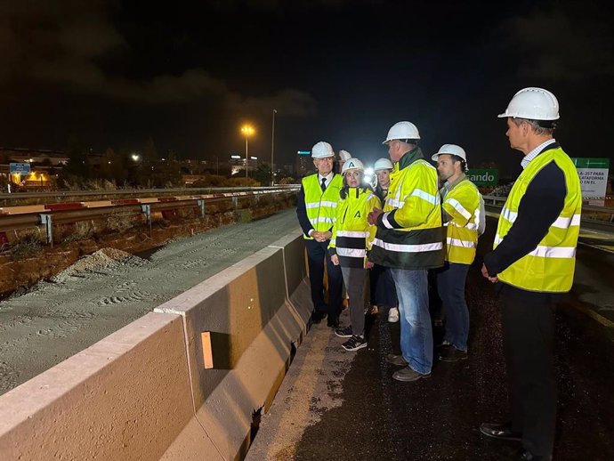 La consejera de Fomento, Articulación del Territorio y Vivienda, Rocío Díaz, visita junto al alcalde de Málaga, Francisco de la Torre, las obras del carril BUS-VAO de acceso a Málaga por la autovía A-357