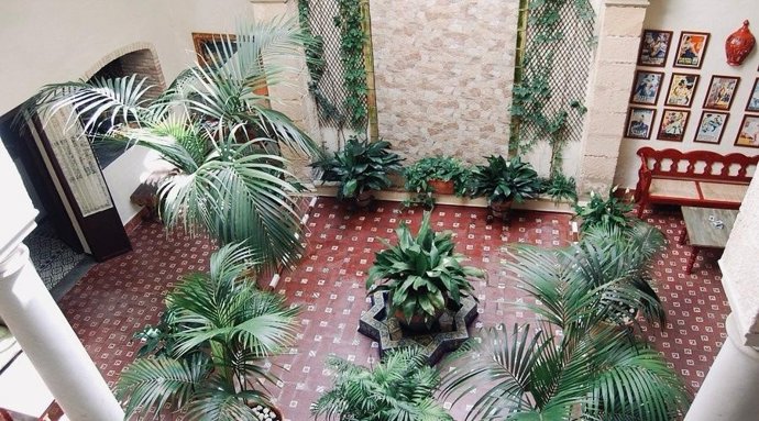 Vista de uno de los patios abiertos al público en la Fiesta de los Patios Portuenses de El Puerto de Santa María (Cádiz)