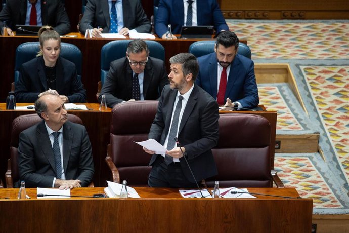 El consejero de Presidencia, Justicia y Administración Local, Miguel Ángel García, interviene durante un pleno en la Asamblea de Madrid, a 24 de abril de 2025, en Madrid (España). 