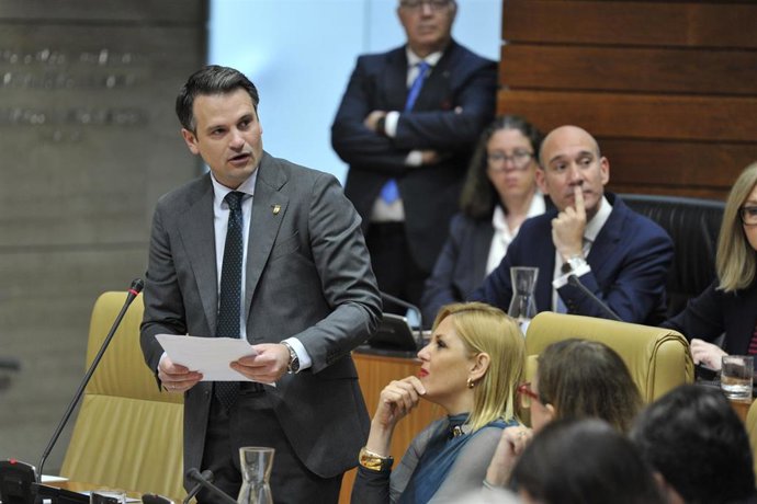 El consejero de Presidencia, Interior y Diálogo Social de la Junta, Abel Bautista, en el pleno de la Asamblea