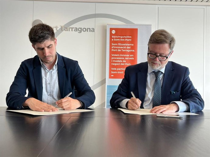 El presidente del Port de Tarragona, Santiago Castellà, y el presidente de la entidad y ceo de Movertis, Pablo Mazón