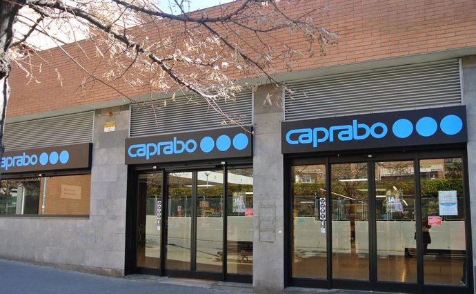 Archivo - Un supermercat de Caprabo