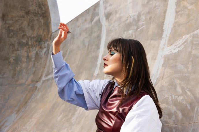 Archivo - La cantant pop valenciana Esther llança hui el seu segon àlbum d'estudi, 'Tot Comença', un treball que marca "un punt d'inflexió" en la seua trajectòria.