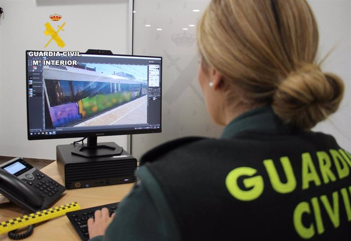 Detenido el autor de grafitis en vagones de tren en Liérganes y Astillero con daños de más de 6.000 euros