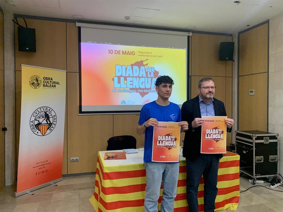El presidente de la OCB, Antoni Llabrés, y el portavoz de Joves de Mallorca per la Llengua, Josep Buades, presentan la Diada per la Llengua.