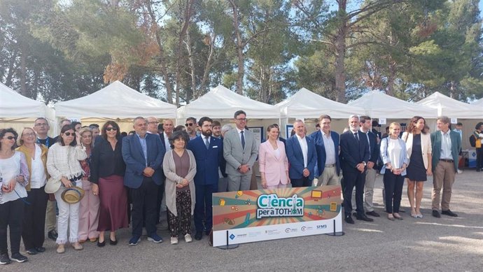 La presidenta del Govern, Marga Prohens, asiste a la inauguración de 'Ciència per a tothom 2025'.