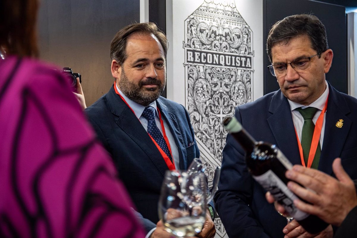 Núñez celebra el  rotundo éxito  de Fenavin bajo la gestión del PP y acusa al PSOE de  haber torpedeado  la feria