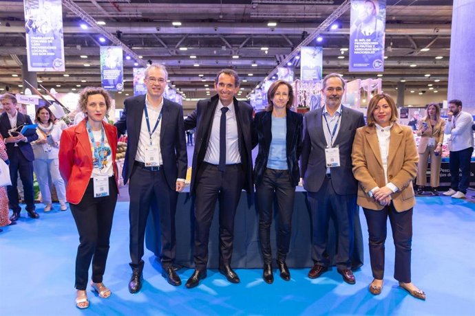 Alexandre Bompard, presidente y director general del Grupo Carrefour, y Elodie Perthuisot, directora ejecutiva de Carrefour España, durante el Salón Carrefour