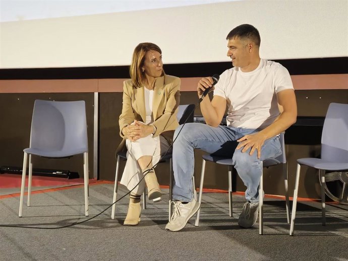 El autor del libro 'Invisible', Eloy Moreno, en el cierre del ciclo de actividades que la Concejalía de Educación y Atención a la Ciudadanía