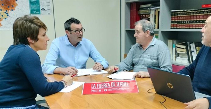 Rafael Guía, en el centro en una reunión con parte del comité organizador del Congreso Provincial.