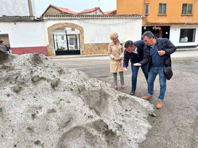 Visita a Madriguera del presidente de la Diputación.