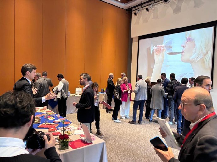 El presidente de la Diputación, Francisco Salado, ha recordado que esta acción forma parte de una misión comercial organizada junto a la Cámara de Comercio de Málaga del 4 al 7 de mayo, en colaboración con la Cámara de España en Colombia.