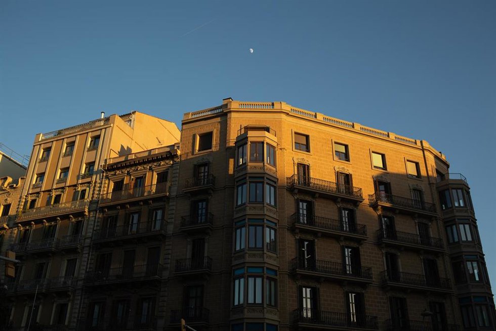 Archivo - Edificios con viviendas.