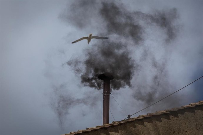 Segunda fumata negra del Cónclave