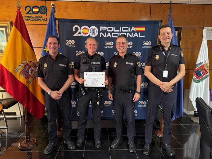 La subinspectora de la policía de Alemania que participa en patrullas mixtas con la Policía Nacional en el sur de Gran Canaria ha sido recibida por el jefe Superior de la Policía Nacional en Canarias