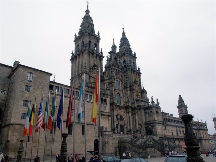 Archivo -     Más de 40 cámaras de vigilancia y un total de ocho personas velarán "permanentemente" por la seguridad de "todos los espacios" de la Catedral de Santiago, con el objetivo de mejorar el control "tanto en la Basílica como en el edificio claust