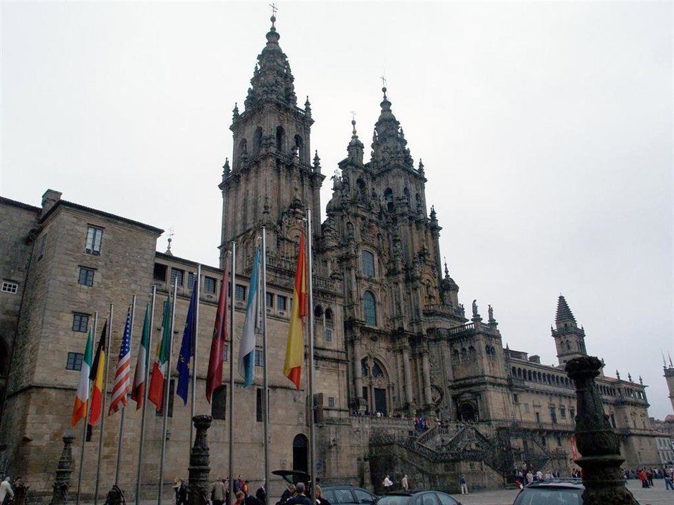 Archivo -     Más de 40 cámaras de vigilancia y un total de ocho personas velarán "permanentemente" por la seguridad de "todos los espacios" de la Catedral de Santiago, con el objetivo de mejorar el control "tanto en la Basílica como en el edificio clau