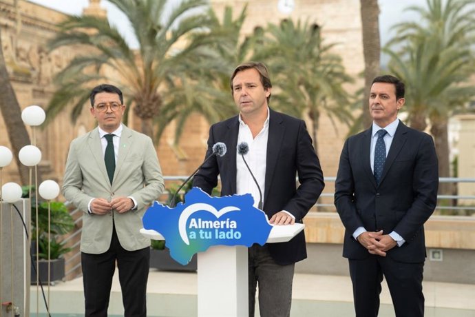 El secretario general del PP-A, Antonio Repullo, en rueda de prensa en Almería.