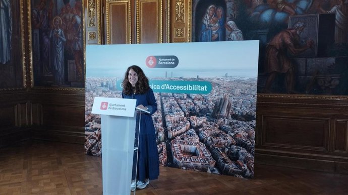 La concejal de Salud, Marta Villanueva, presenta la Oficina Técnica de Accesibilidad.
