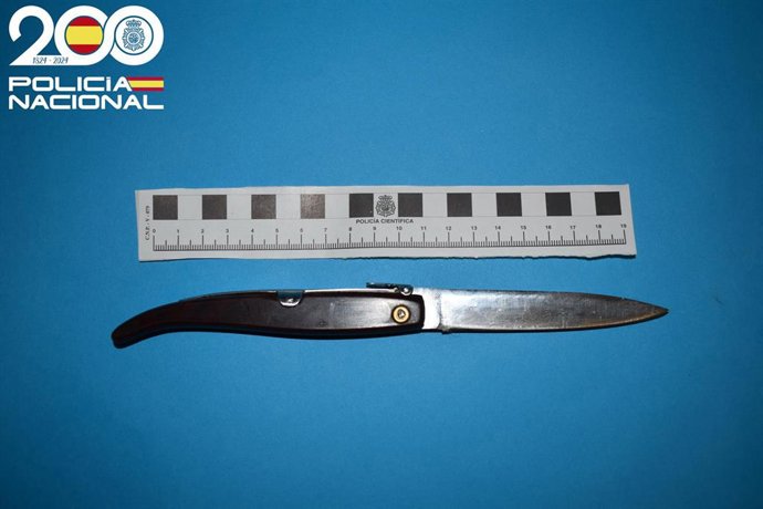 Navaja intervenida al detenido en Ibiza.